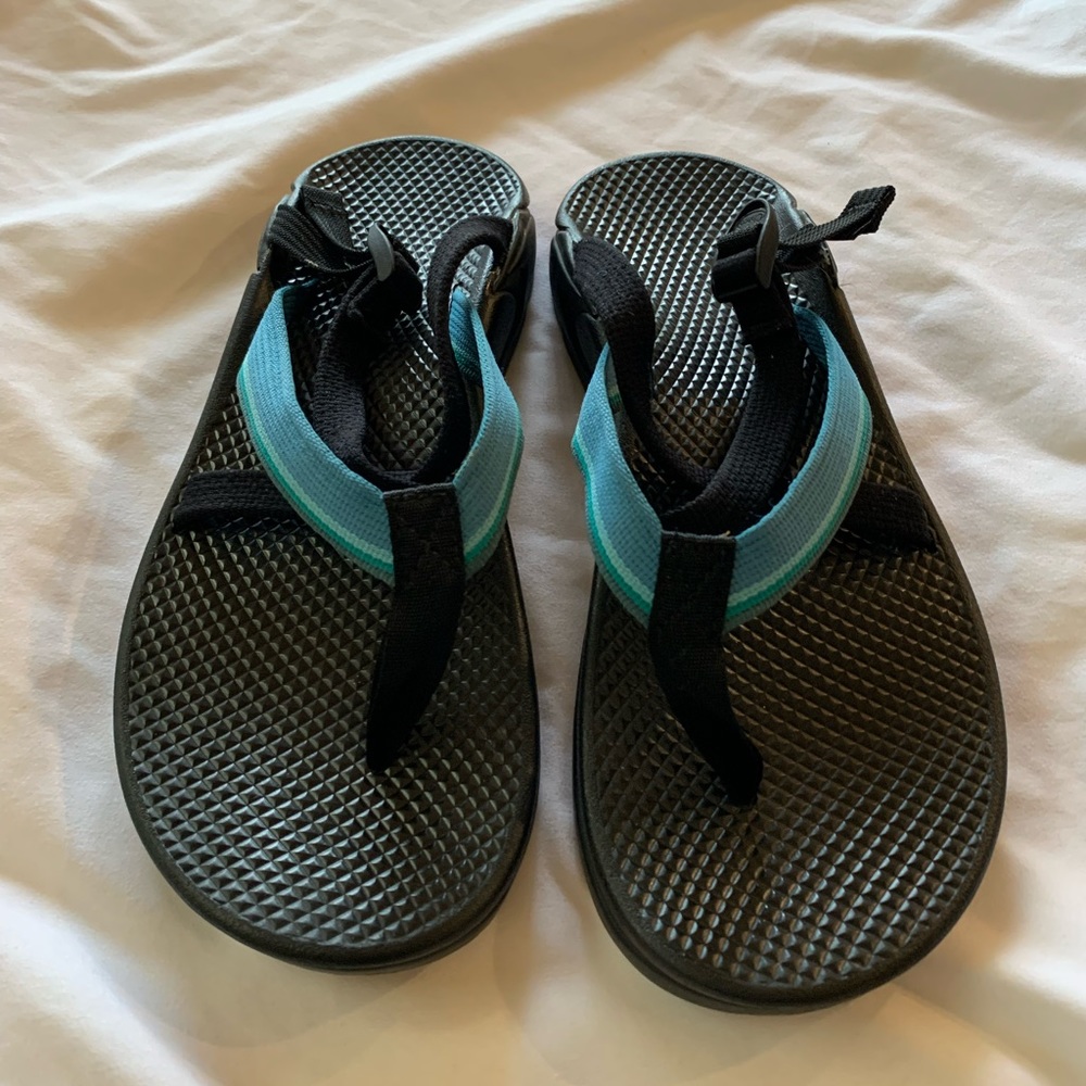 Chaco Hipthong slip on sandals, Size 9 Women’s